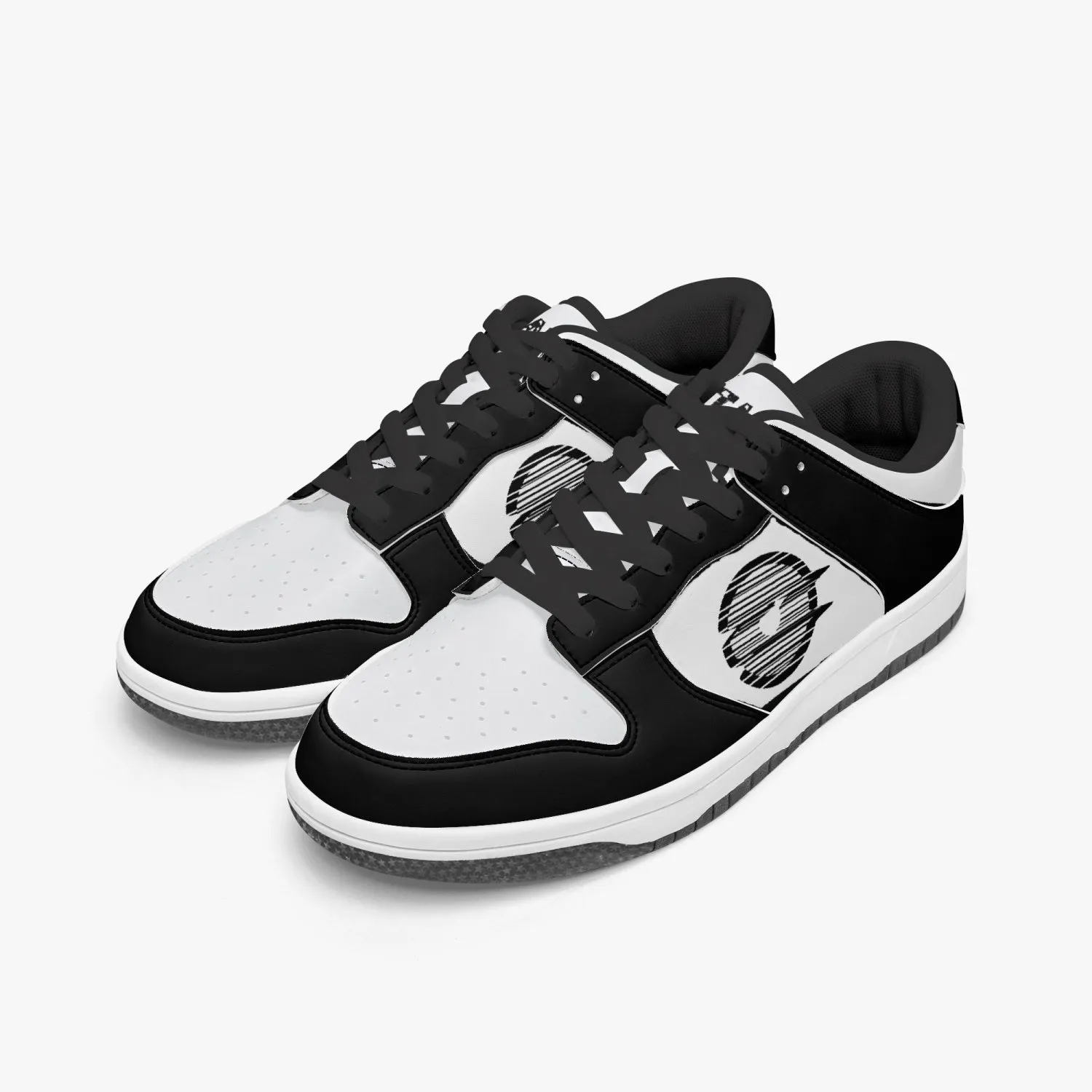 Dunk Stylish Low-Top Leather Sneakers / Black & White