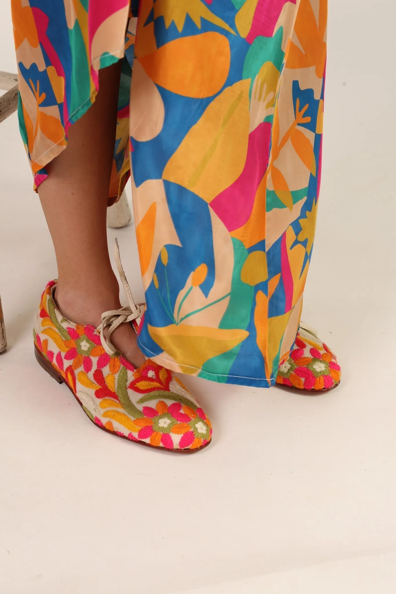 EMBROIDERED SILK FLATS LARA