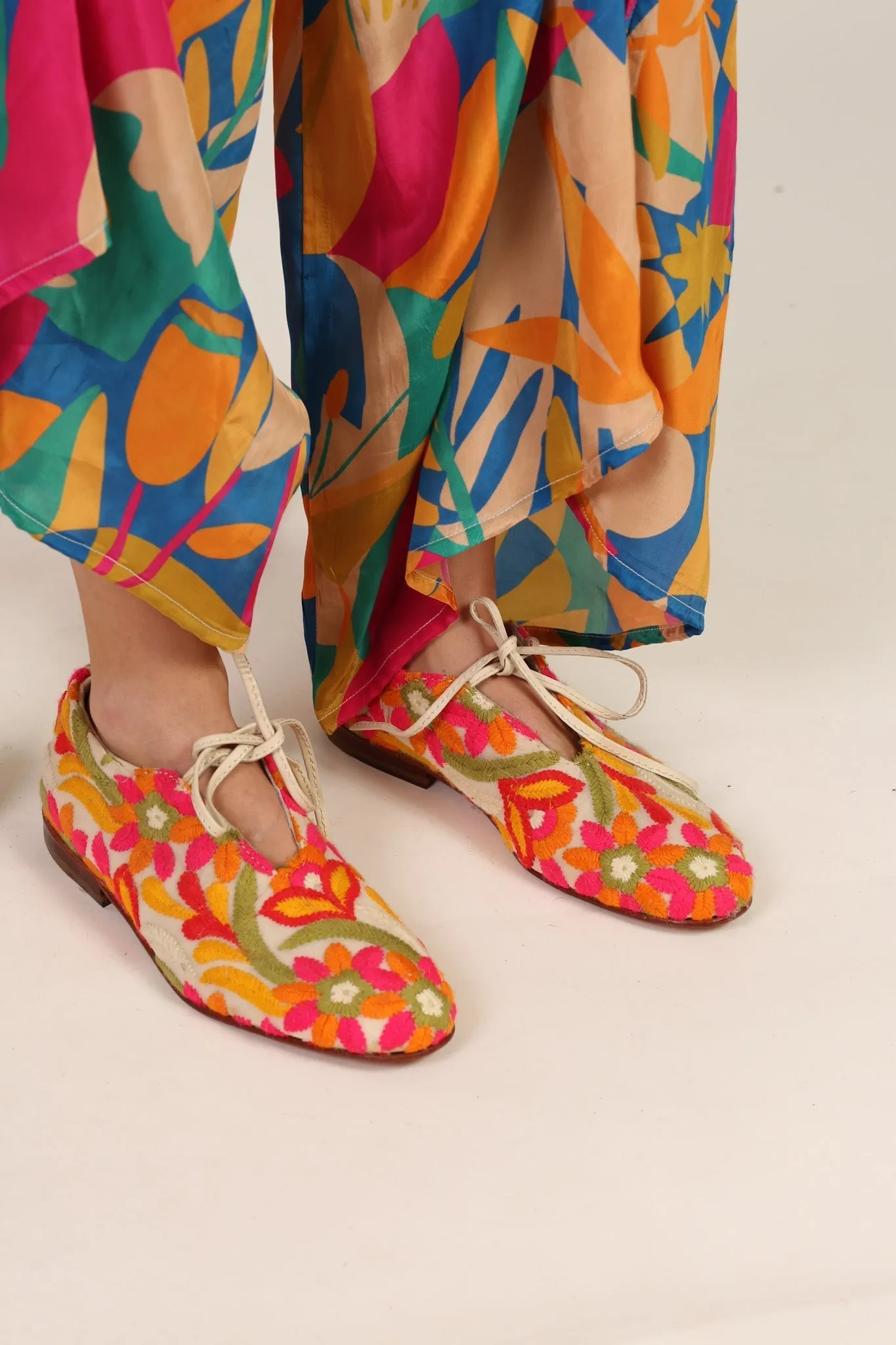 EMBROIDERED SILK FLATS LARA