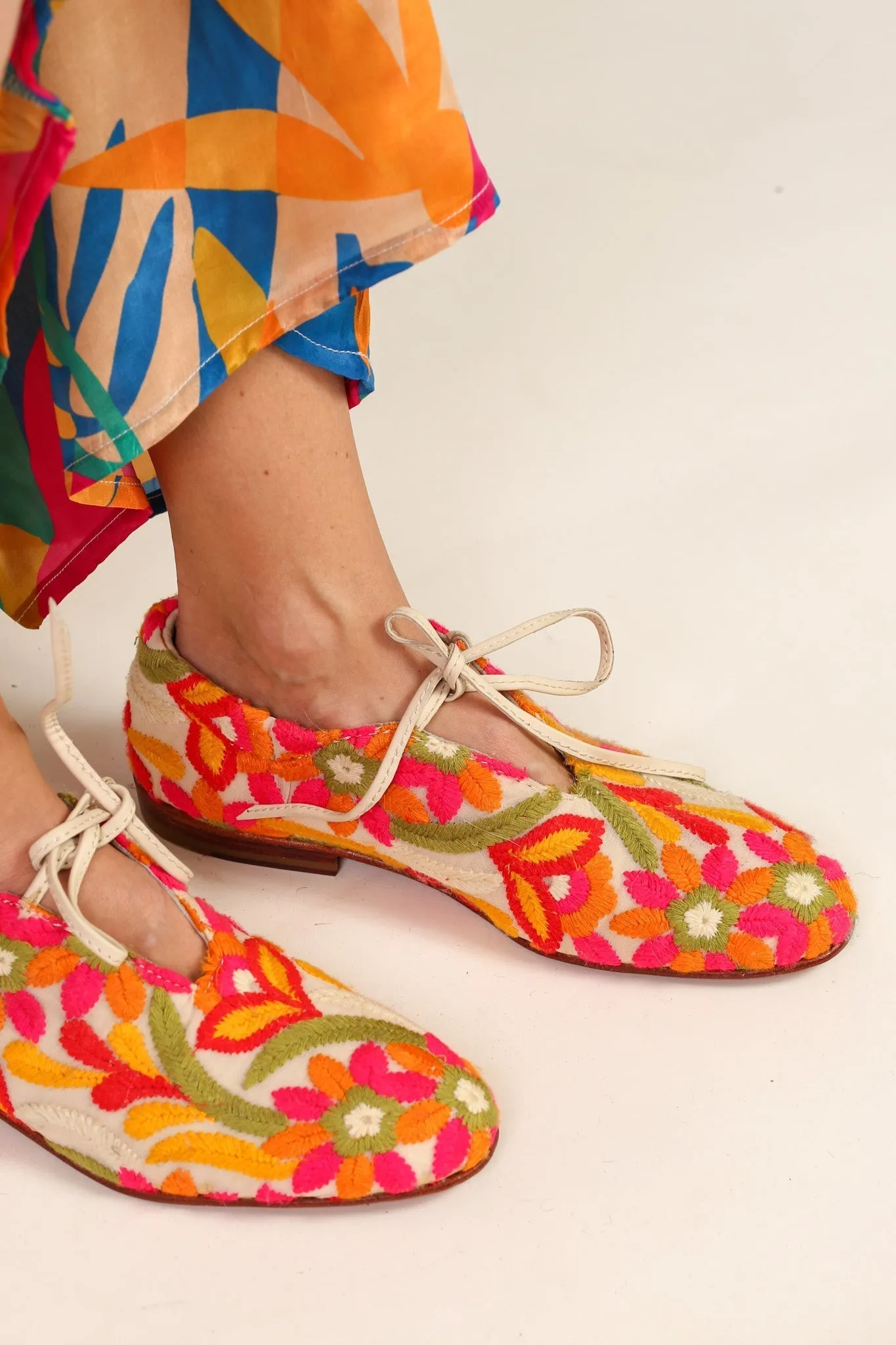 EMBROIDERED SILK FLATS LARA