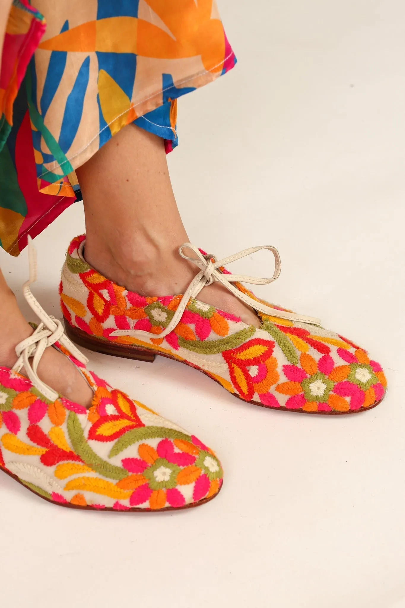 EMBROIDERED SILK FLATS LARA