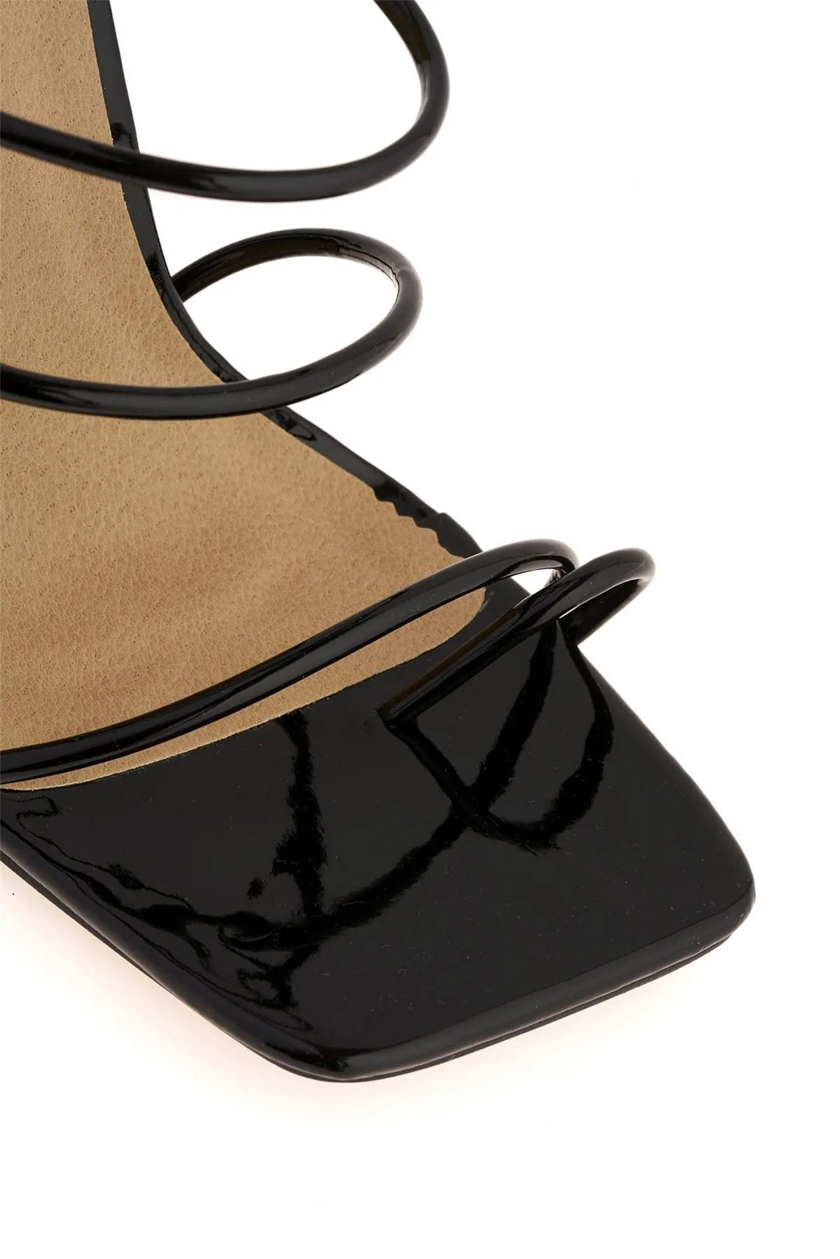 Miracles Toe Ring Strappy Mule in Black