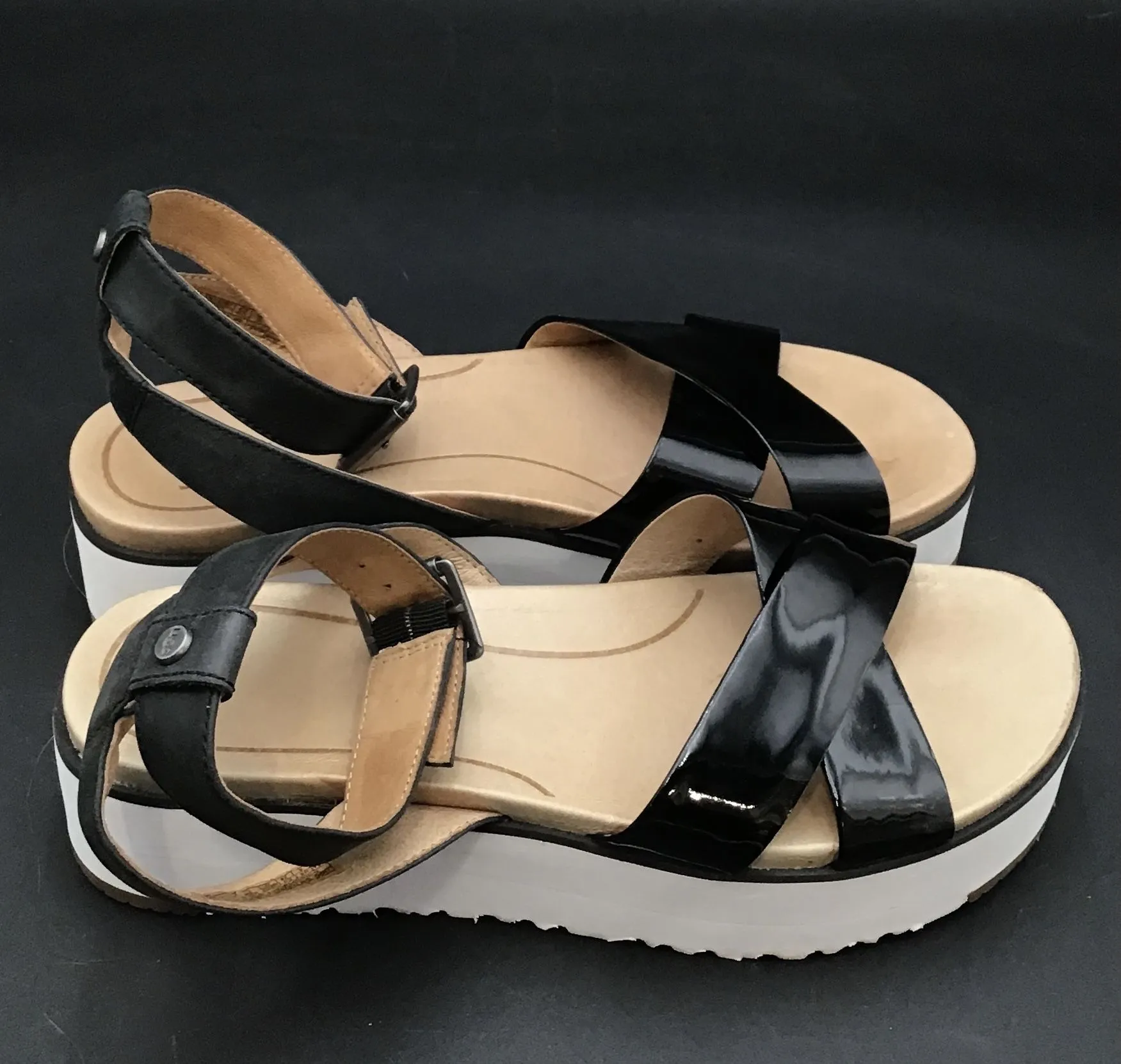 UGG Women's Tipton 1102597 Black Strappy Sandals - Size 7